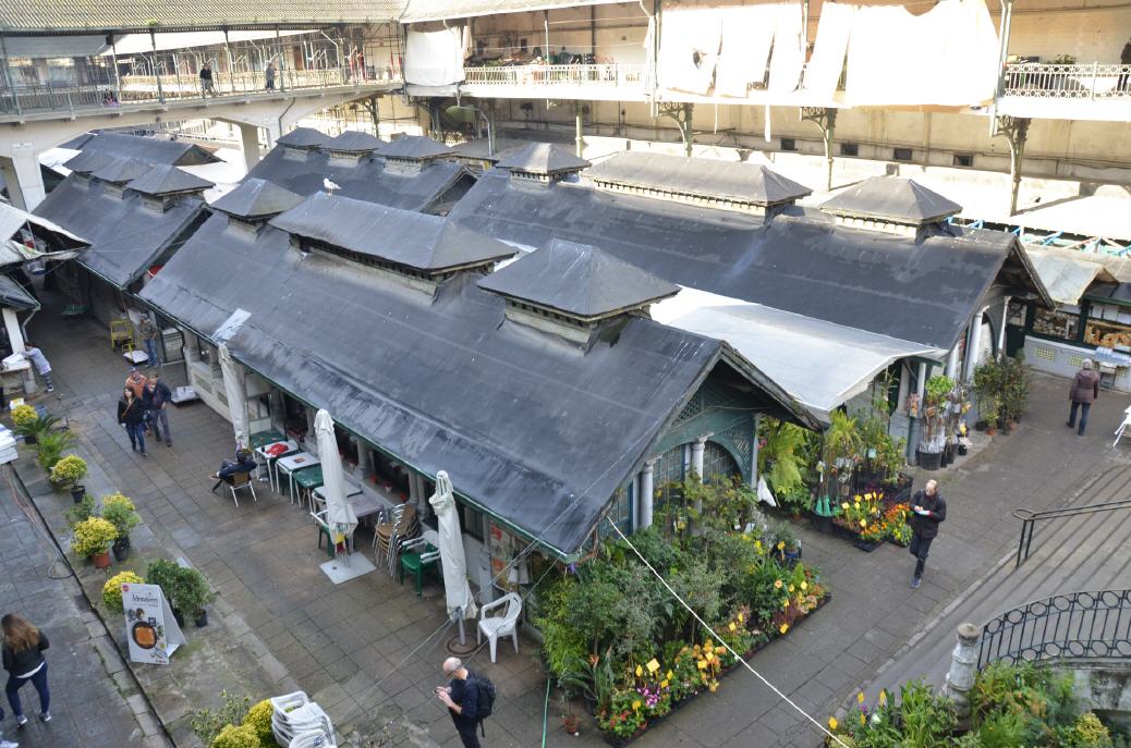 Der Innenhof der Markthalle