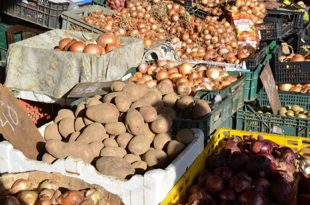 Herbst-Gemüse: Zwiebeln und Kartoffeln